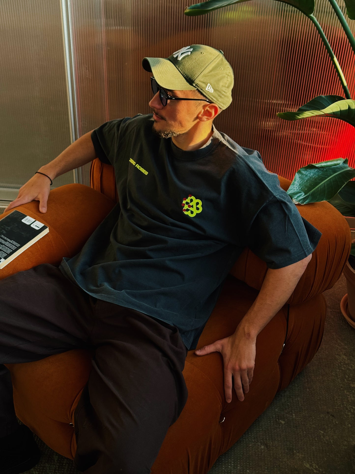 Roses T-Shirt - Vintage Black