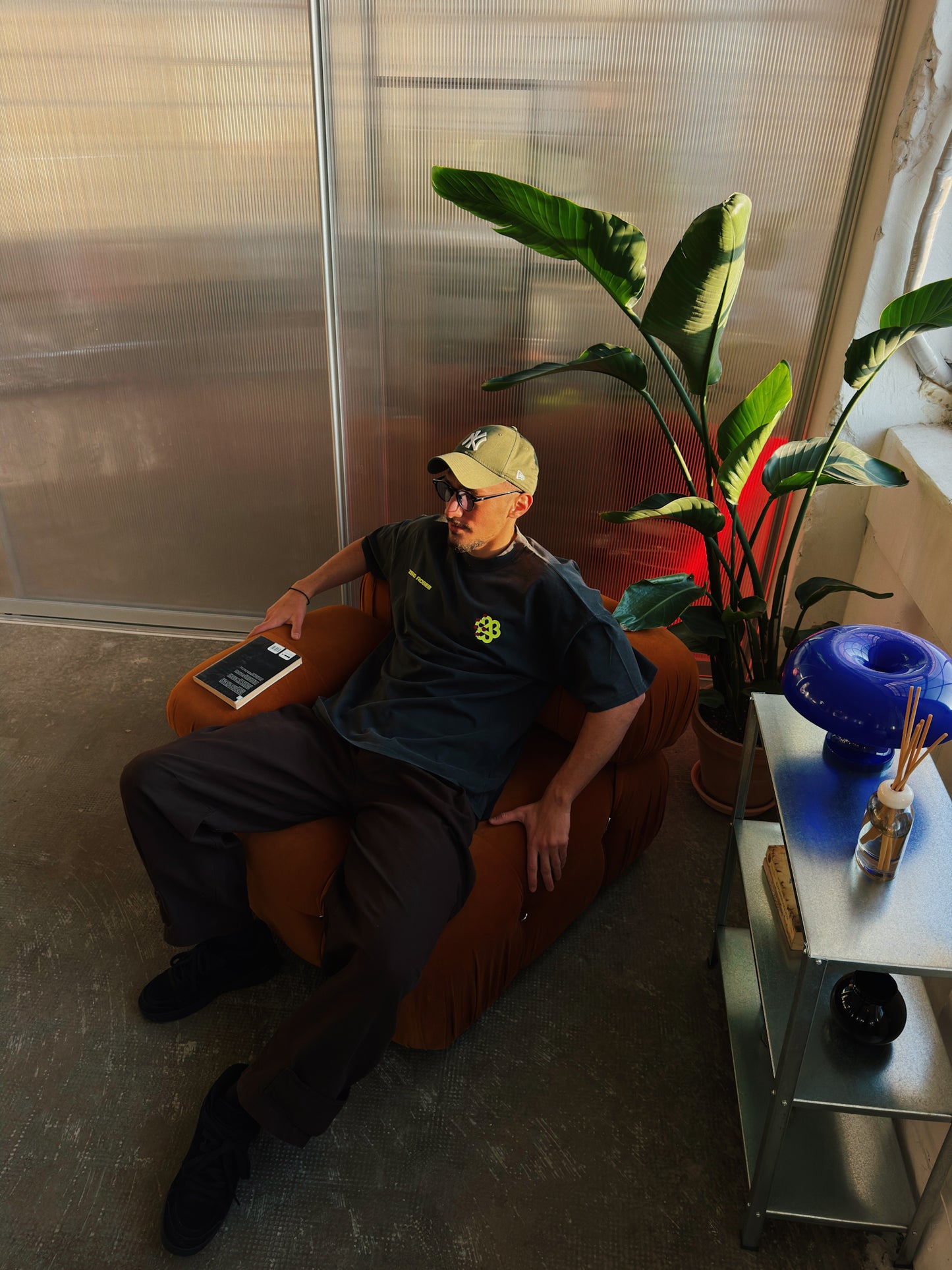 Roses T-Shirt - Vintage Black