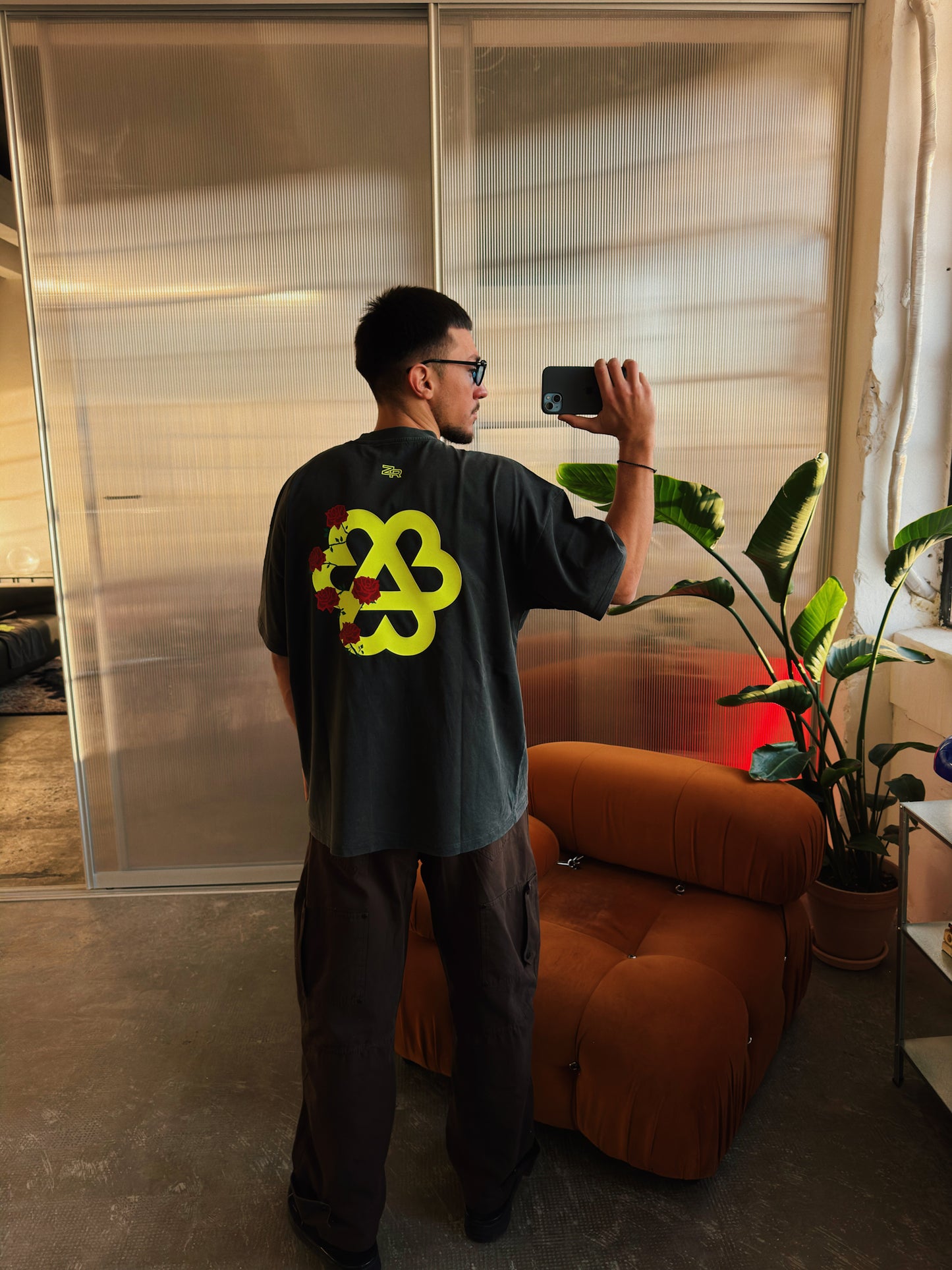 Roses T-Shirt - Vintage Black