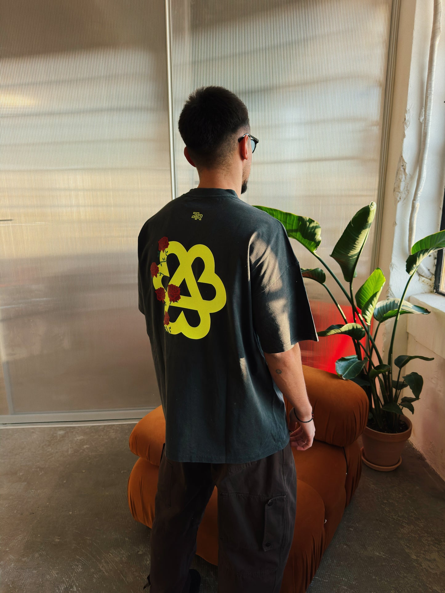 Roses T-Shirt - Vintage Black