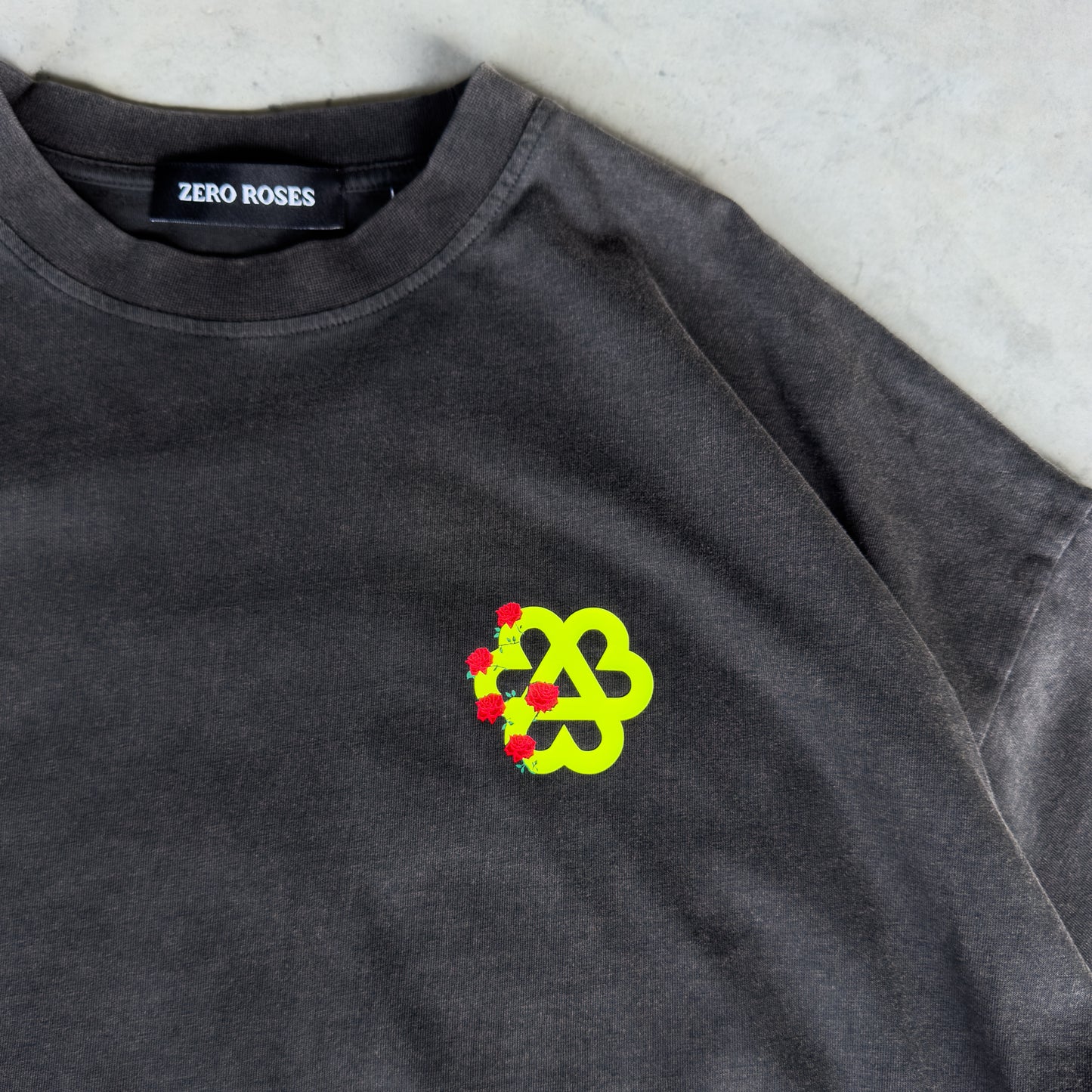 Roses T-Shirt - Vintage Black