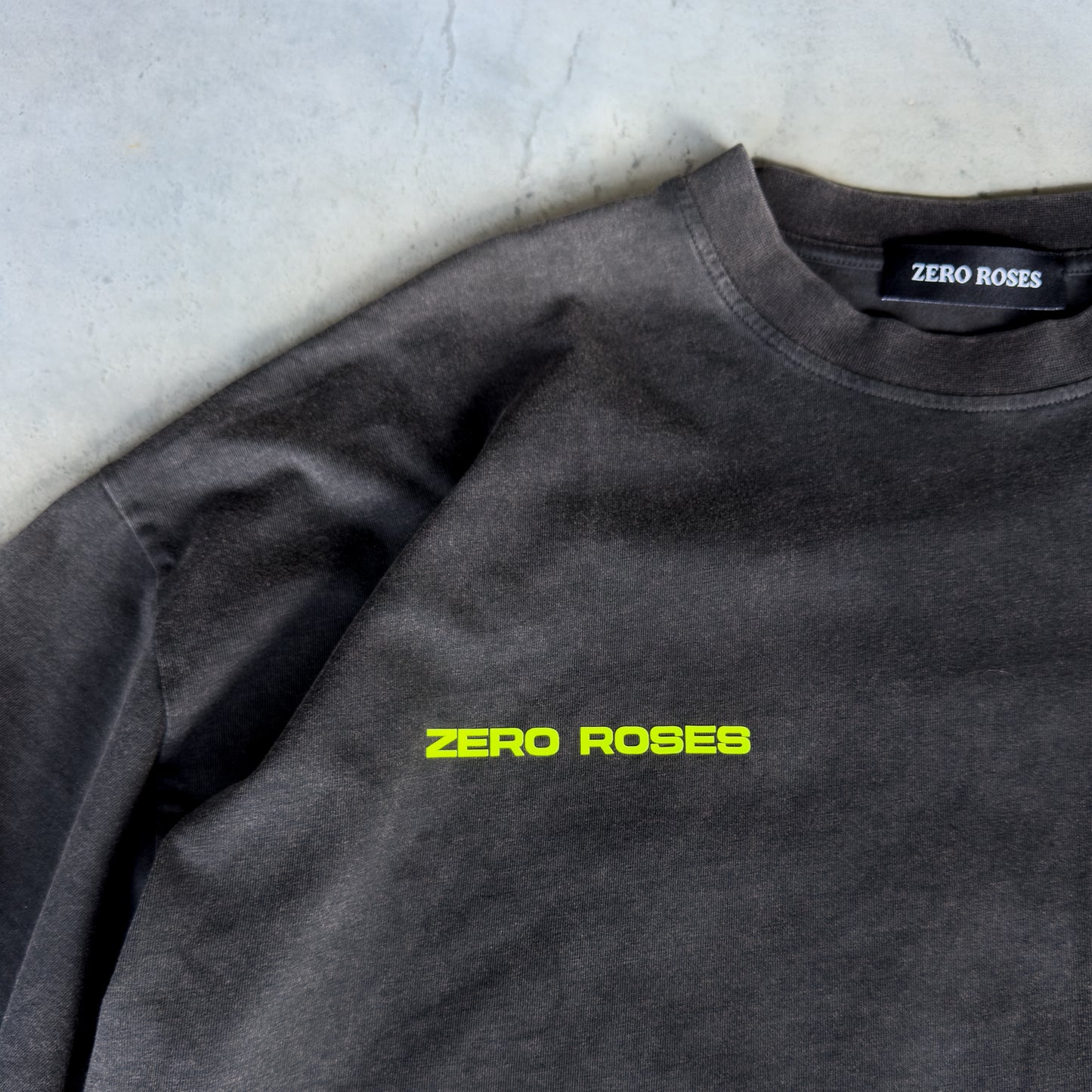 Roses T-Shirt - Vintage Black